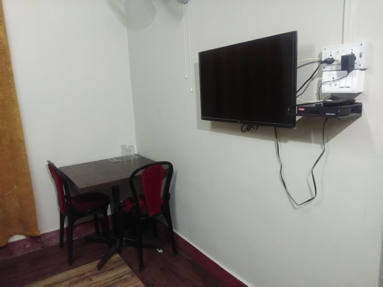 Hotel Pine Kohima Zimmer foto